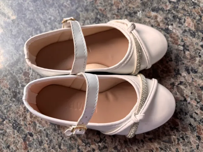 Sapatilha branca infantil