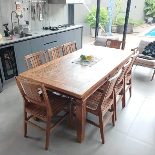 Mesa em Peroba Rosa 2x1 com 8 cadeiras