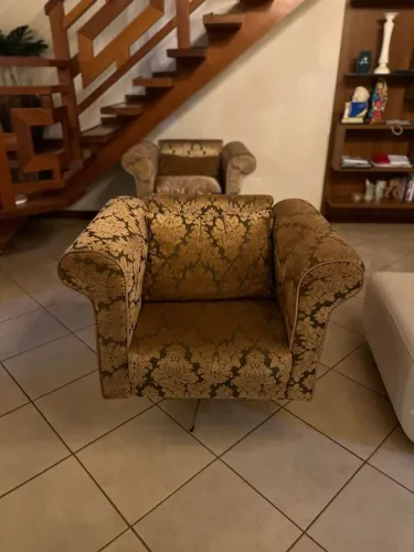 Poltronas Clássicas Giratórias 