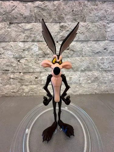 Coiote feito em 3d tamanho 36cm
