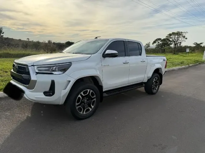 Toyota Hilux CD SRX Plus 4X4 2.8 TDI Die. Aut. 2024