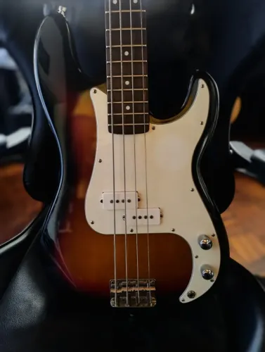 Baixo Squier Pbass