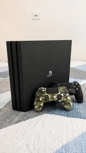 PS4 Pro 1TB + 2 Controles + 3 Jogos - Ótimo Estado