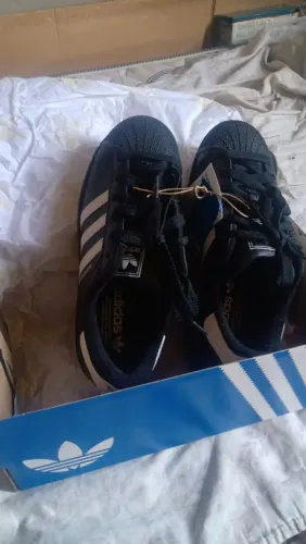 Tenis Adidas novo com nota no precinho , aceito credito ,debito e pix entrego nas esta