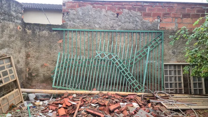 Janelas, portas e portão