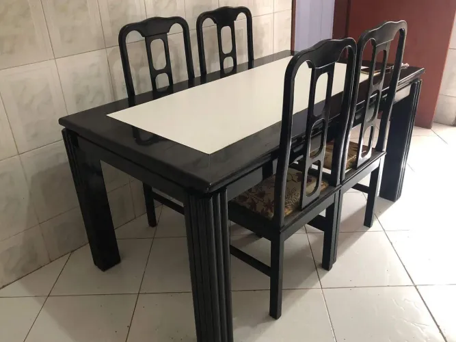 MESA EM MADEIRA MOGNO LAQUEADA 