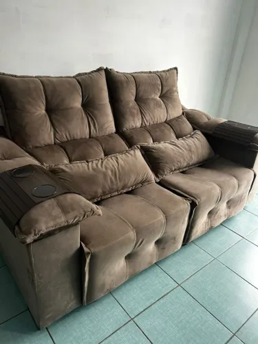 Sofá retrátil e reclinável em veludo novinho alto conforto entrego