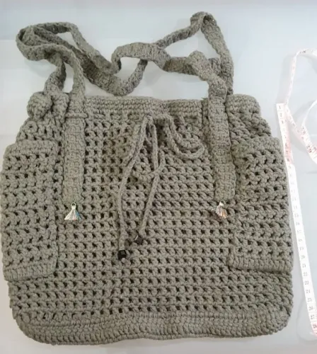 Bolsa de crochê verde musgo