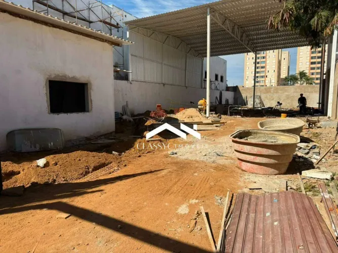 Galpão recém-construído com mezanino no Martins, Uberlândia - 800 m², sendo 400m² cobertos