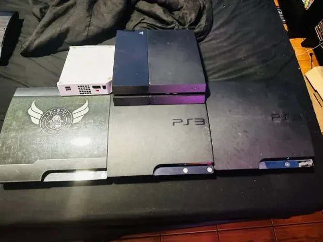 3 PS3 Slim + 1 PS4 FAT + 1 Nintendo wii