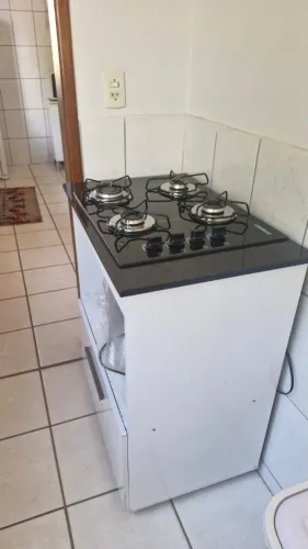 fogão cooktop com mesa de suporte