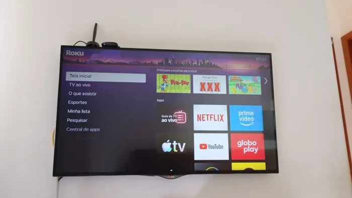 Tv LG 43 polegadas, não smart mas vai com aparelho Roku tv