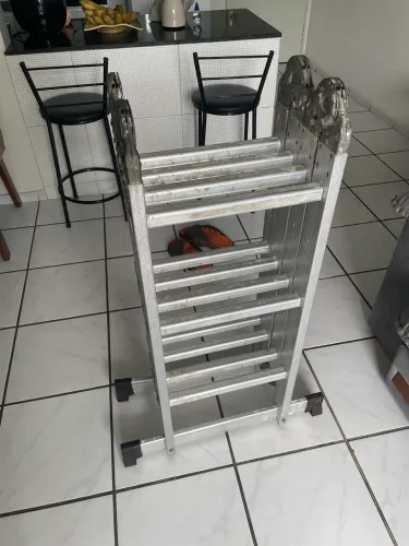 Escada articulada