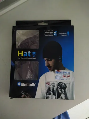 Touca Bluetooth, na cor bordo. Nova. R$ 60,00. Whats *.. *..37799616