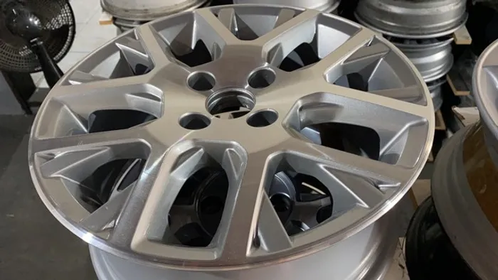 Roda VW Saveiro Cross aro 15 original não é réplica unidade valor mínimo 