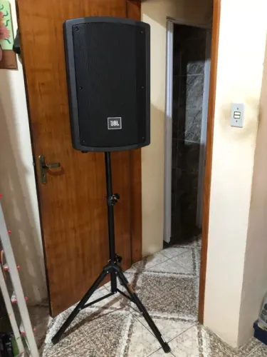 Caixa amplificada ativa JBL JS-12BT + pedestal (favor ler toda descrição)
