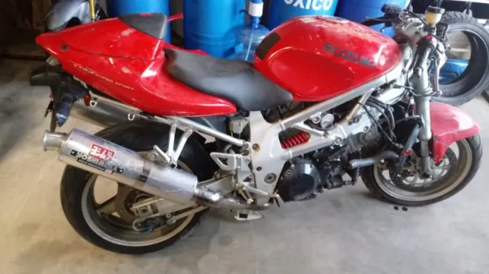 Sucata de moto para retirada de peças Suzuki TL1000 2000