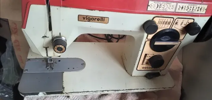 Máquina de costura vigorelli vermelha raridade