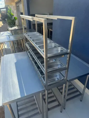 Mesa de Montagem inox c/ 21 cubas .