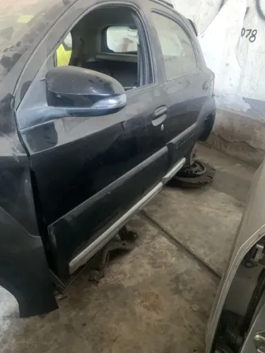 Etios hatch peças retirada sucata de Etios Cross