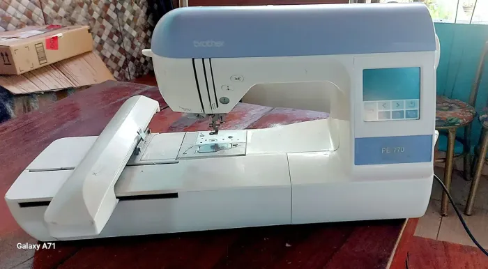 Maquina de bordar BROTHER  PE 770770