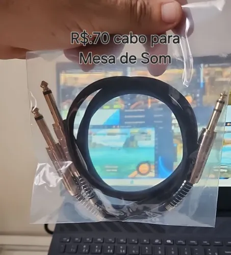 Cabo para Mesa de Som. 2 P10 mono para 1 P10 estéril.