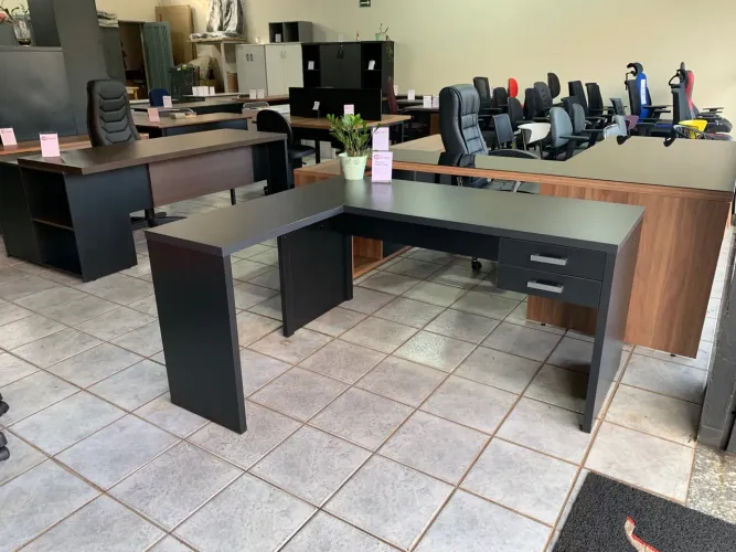 Mesa de Escritório em L - Preta - Nova