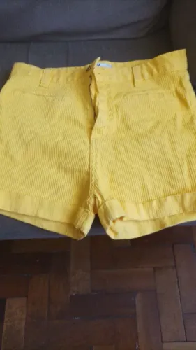 Shot amarelo em tecido grosso, tamanho 42