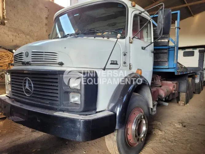 Caminhão Mercedes-Benz 1313 ano 1987 com roll on Grimalde G18