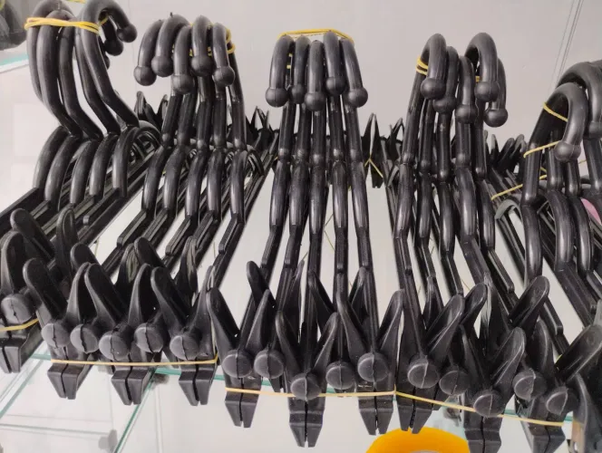 Cabides de plástico para loja novos kit com 5 dh ou pix