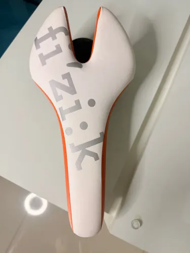 Selim Fizik estrutura em carbono para bicicleta speed