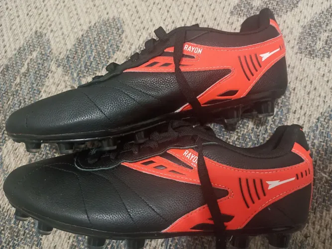 Chuteiras de Futebol Rayon - Design Moderno e Conforto