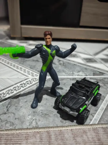 Boneco Max steel + carro McDonald's 