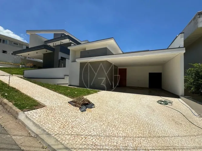 Casa térrea à venda em condomínio em Valinhos - SP