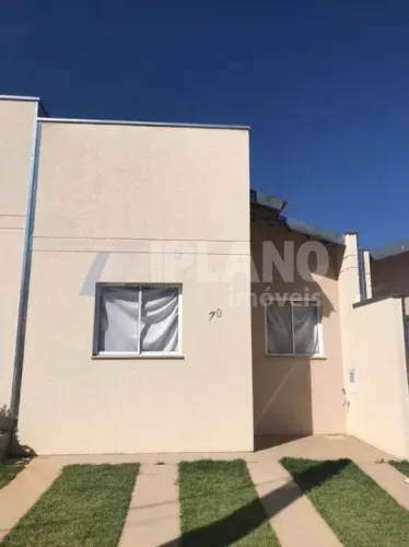 Linda casa no condomínio Residencial Bosque dos Jatobás no Bairro Água Vermelha.
