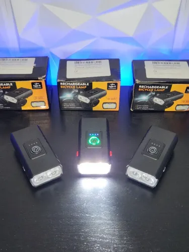 Farol LED Recarregável (Luz Forte e Segura para Pedalar à Noite)