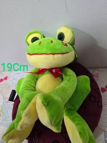 Pelúcia de Sapo Verde com Laço