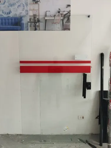 Porta de vidro 2,20 x 1,50 com puxador e fechadura em metal