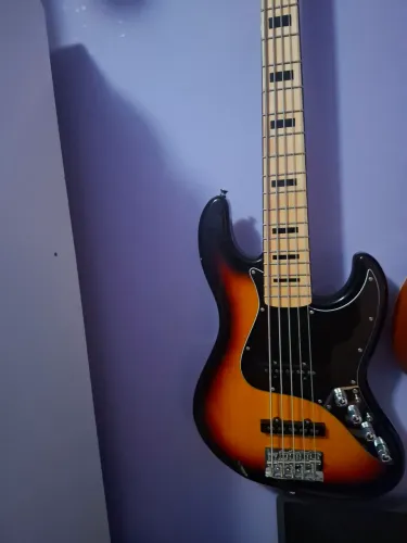 Baixo Elétrico 5 Cordas