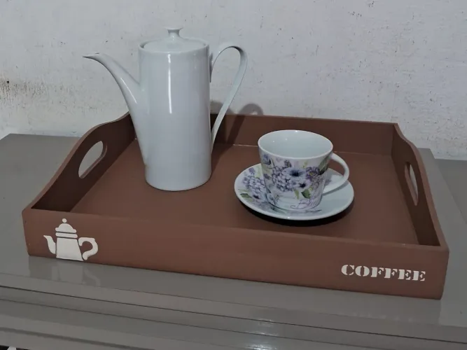 Bandeja de madeira para café