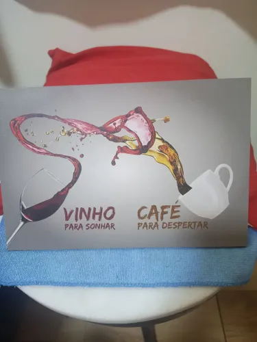 Placa em Madeira Com Tema Vinho Para Sonhar Café para Despertar 