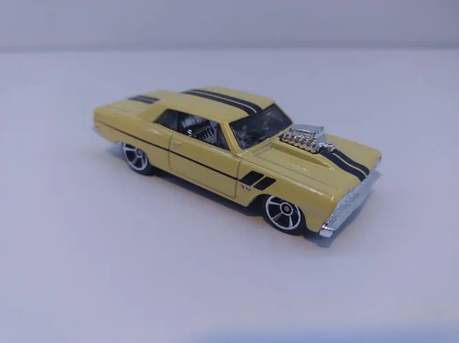 Hot Wheels 64 Chevy Chevelle SS Creme Loose Novo