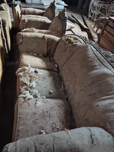 Conjunto de Sofás e Poltronas Antigas - Estrutura em Madeira de Lei para Restauro