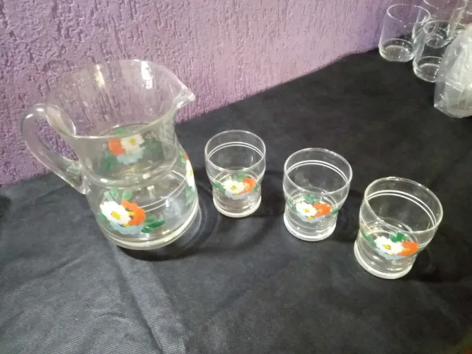 Conjunto de Jarra com 3 Copos Decorados anos 70
