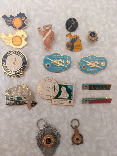 Broches Lions club antigos