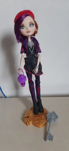 Boneca Ever After High Poppy O'hair