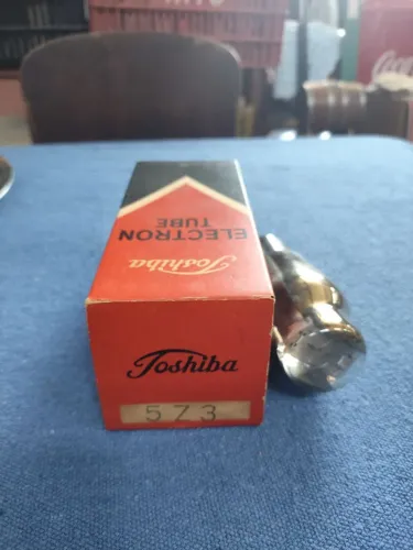 Válvula elétrica de som antigo 5Z3 na caixa 
