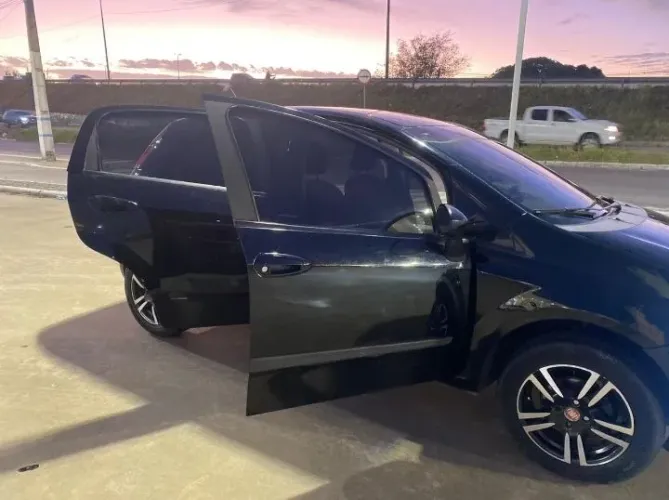 Fiat Punto Attractive 1.4 Fire Flex 8V 5P 2011