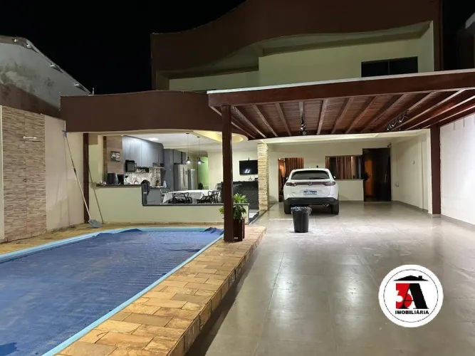 Sobrado com 300m2 e piscina Zona Sul
