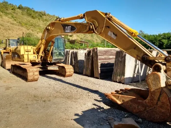 Escavadeira Hidráulica Caterpillar 320C 3.8 Ton Ano 2004 c/ Linha Hidráulica p/ Rompedor